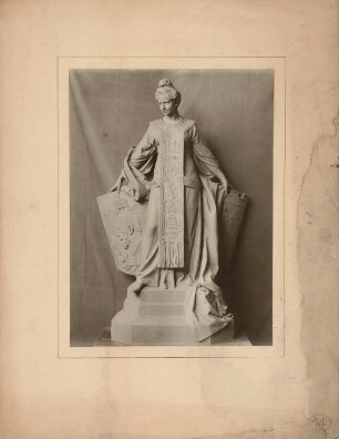 Allegorischer Figurenschmuck, mehrheitlich für die Hauptfassade des Rathauses Berlin-Charlottenburg, Entwurfs- bzw. Ausführungsmodelle: Frau mit Scherpe und heraldischen Schildern
