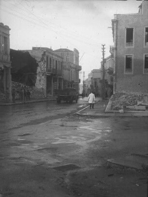 Kriegsschäden : Durch den Krieg zerstörtes Geschäftsviertel in Heraklion
