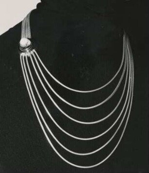 Halskette. Schlangenkette aus Silber mit Kristall Verschluss von Friedrich Gebhart