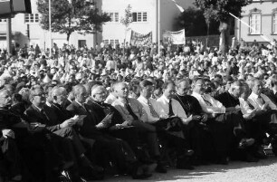 Freiburg: Reihen der Ehrengäste
