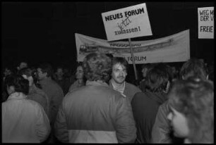 Montagsdemonstration vor der Dienststelle des MfS