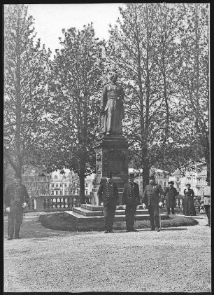 Marienbad. Reitenberger-Monument (1879) : Marienbad. Denkmal für den Abt Karl Kaspar Reitenberger (Taufname Kaspar Prokop Reittenberger; 1879 von Carl Kundmann), den Begründer und Stifter des Kurortes Marienbad