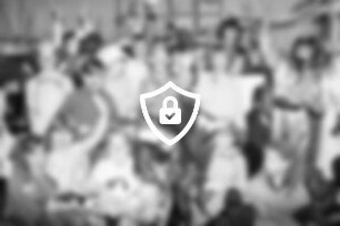 Grundschule (Tannenweg 10): Kostümfest: Gruppenbild verkleideter Kinder