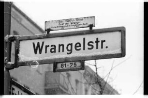 Kleinbildnegativ: Wrangelstr. 86, Plakat, 1984
