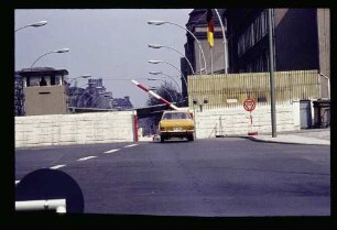 Grenze Invalidenstr. 20.4.75.