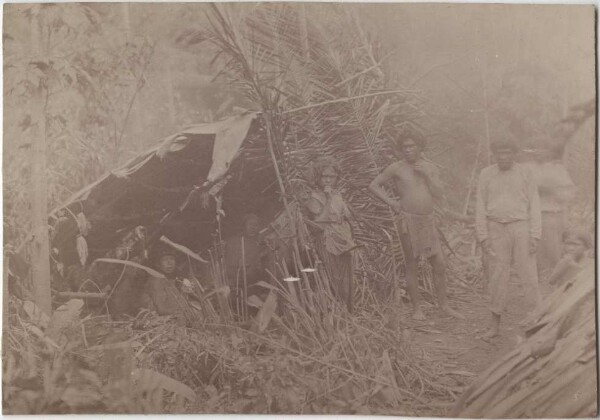 Hut of the Nāk-erehä ("Botokuden") on the Rio Guandú (Brazil)