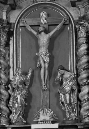 Seitenaltar — Kreuzigungsgruppe