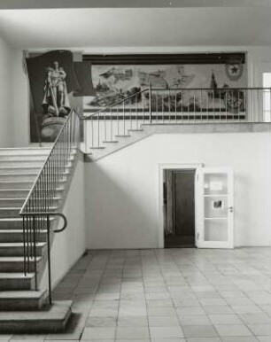 Foyer mit Treppe