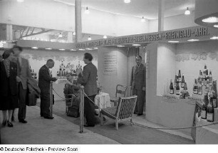 Messestand mit Weinen von Mosel, Saar, Ruwer und Rhein