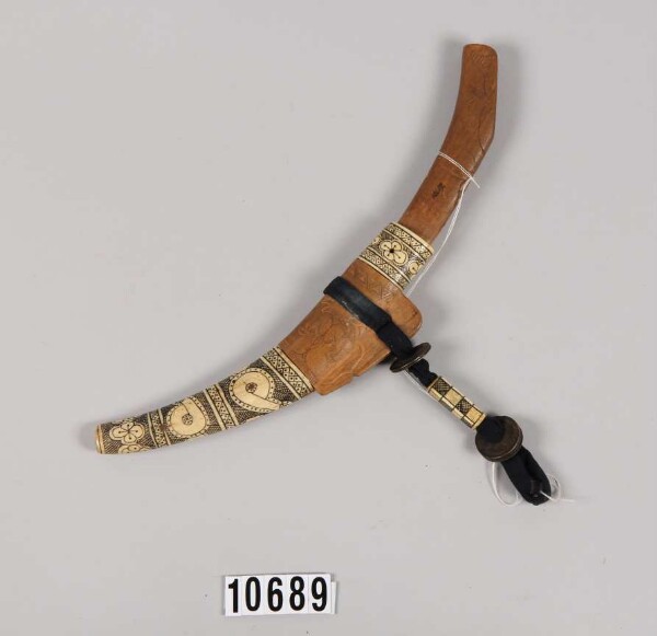 Knife with sheath