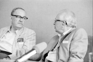 36. Tagung 1986 Chemiker; Pressekonferenz: Herbert A. Simon, Peter D. Mitchell