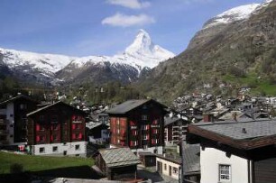 Zermatt - Ortsansicht : Ortsansicht mit Matterhorn, aufgenommen am 17. Mai 2010 in Zermatt