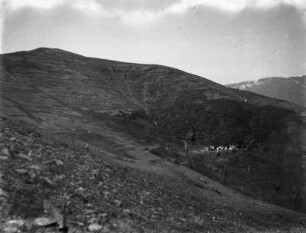 Berglandschaft : Blick über eine von Erosion geformte Berglandschaft