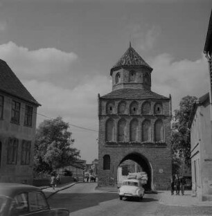 Ribnitz-Damgarten. Rostocker Tor (frühes 15. Jahrhundert) in Ribnitz