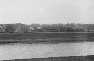 Weiße Elster : Der Flusslauf der Weißen Elster. Deponie Leipzig-Möckern (heute Nahleberg) mit nördlichem Elsterhochflutbett (heute Neue Luppe)