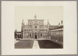 Die Kartause von Pavia: Blick auf die Hauptfassade