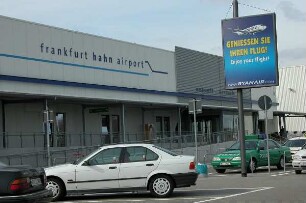 Airport Hahn Terminal : Aufgenommen 2004 am Flughafen Hahn im Hunsrück