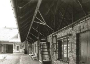 Schleife, Friedensstraße 19. Vierseithof. E. 19. Jh. Hofansicht gegen Wohnhuas