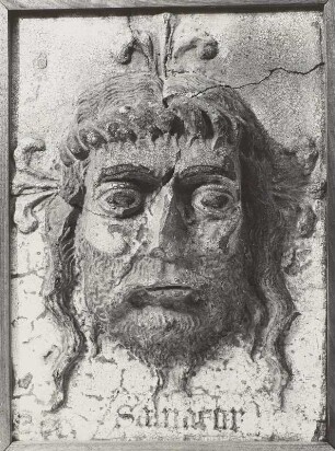 Salvator mundi: Majolikarelief von der Grabenfront des ehemaligen Paulinerklsoters in Leipzig