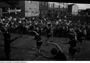Sportveranstaltungen, Heidi Weigert, Ingrid Probst, Rollschuhläufer, Federball-Turnier, Motorrad-Geländefahrt, Wohnbezirkssportfest Dresden-Striesen, Weltmeisterschaft im Sport-Angeln, u.a., Mai 1961 - April 1962