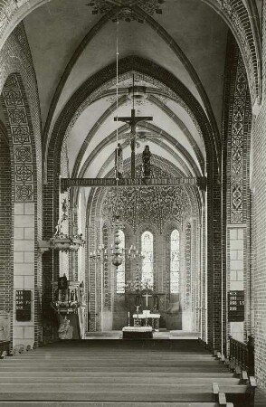 Mühlberg/Elbe. Kirche (13. Jahrhundert) des ehemaligen Zisterzienserklosters Güldenstern. Blick zum Altar