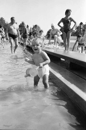 Badebetrieb im Freibad Rastatt.