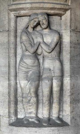 Nordportalanlage — Figurengruppe links, Mann und Frau