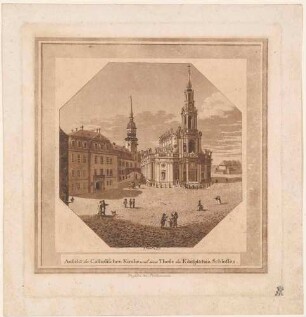 Der Schlossplatz in Dresden von Nordosten mit dem Schloss und Georgentor und der Katholischen Hofkirche, im Hintergrund das Morettische Theater auf dem heutigen Theaterplatz