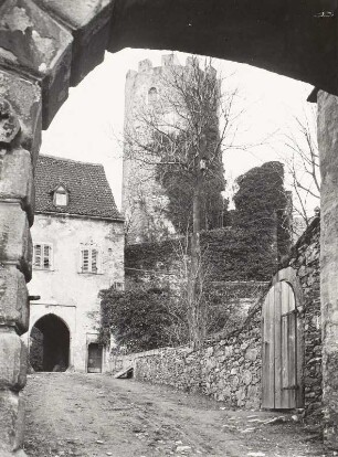 Burg Scharfenstein, Blick in den äußeren Burghof