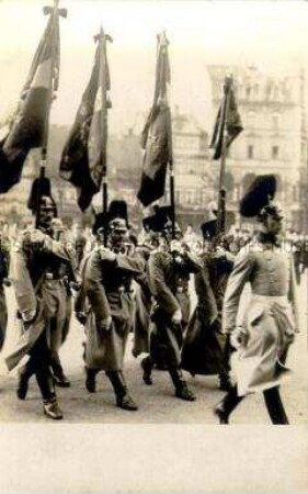 Fotopostkarte - Leopold von Stutterheim beim Einholen der Fahnen zu Beginn des 1. Weltkrieges - Beilage im Tagebuch