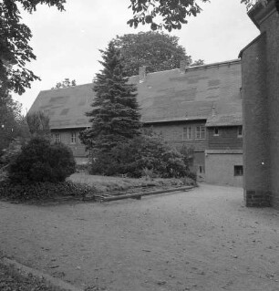Chemnitz-Glösa-Draisdorf, Kirchberg 2/4. Pfarrhaus (ca. 1150/1300; 1999/2000 Restaurierung). Hofansicht