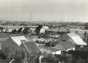 Dresden-Kaditz. Altkaditz. Blick vom Turm der Emmaus-Kirche über die Flutrinne mit Autobahnbrücke
