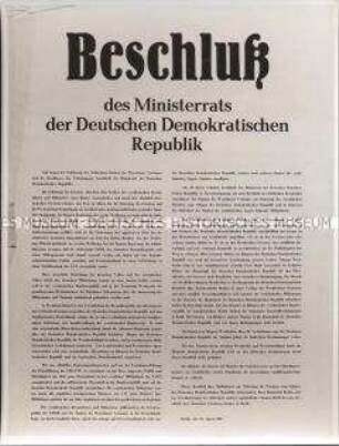 Maueranschlag mit dem Beschluss des DDR-Ministerrates zur Schließung der Staatsgrenze zu Berlin (West)