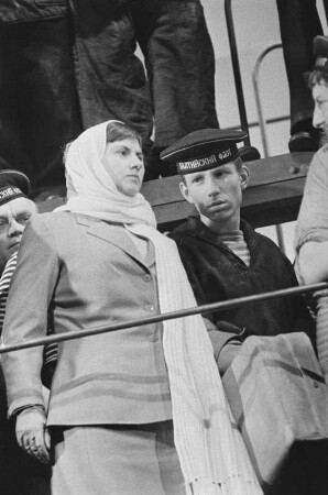 Szenenbilder aus "Optimistische Tragödie" von Wsewolod Wischnewski. Berliner Ensemble, 28.03.1958