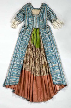 Manteau eines zweiteiligen Frauenkleides