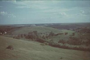 Zweiter Weltkrieg. Sowjetunion. Zur Einquartierung (wahrscheinlich in der Ukraine). Landschaft mit Dorf