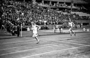 Berlin: Olympiastadion; Läufer im Ziel