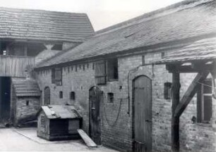 Bauernhof in Scado : Bauwesen - Wirtschaftsgebäude und Gehöfte. Ort: Škodow / Scado. Haus Nr. 10. Bauernhof der Familie Bisold (Stallungen)