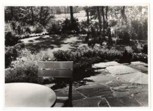Garten Buschmühle, Forst: Blick von der Terrasse zum Garten