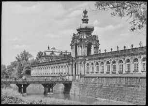Dresden. Zwinger - Kronentor, Wallgraben und Brücke
