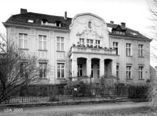 Mietshaus & Vorgarten & Zaun; Berlin, Tempelhof-Schöneberg