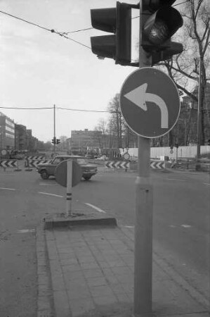 Umleitung des innerstädtischen Verkehrs und Installierung einer Ampelanlage zur Verkehrssicherung an der Kreuzung Mathystraße/Karlstraße aufgrund der Bauarbeiten am Karlstor