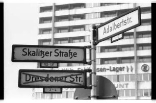 Kleinbildnegativ: Straßenschild, 1976