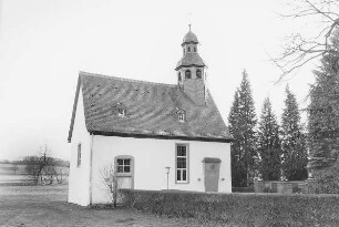 Evangelische Kirche und Kriegerdenkmäler (Kirche, ev.); Gründau, Im Schmidtshof