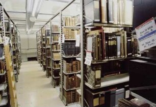 Sächsische Landesbibliothek - Staats- und Universitätsbibliothek Dresden. Zentralbibliothek (ehem. Landesbibliothek). Erdgeschoss (Flachbau). Abteilung Benutzung, Magazin : Dresden-Neustadt, Marienallee 12. Sächsische Landesbibliothek - Staats- und Universitätsbibliothek Dresden. Zentralbibliothek (ehem. Landesbibliothek). Erdgeschoss (Flachbau). Abteilung Benutzung, Magazin