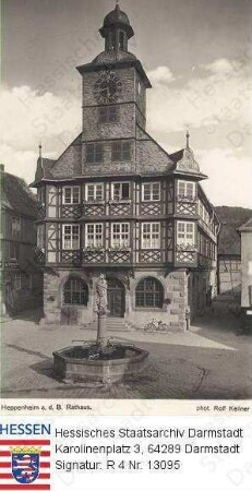 Heppenheim an der Bergstraße, Rathaus / Vorderansicht mit Brunnen