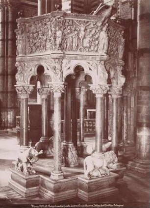 Kanzel von Nicola Pisano im Dom von Sieba