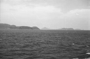 Sumatranische Küste : Blick vom Meer auf eine Küstenlandschaft