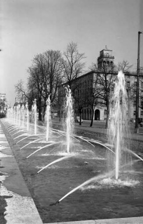 Wasserspiele am Festplatz.