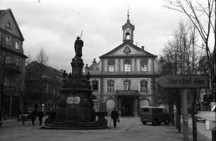 Rastatt: Denkmal vor Rathaus